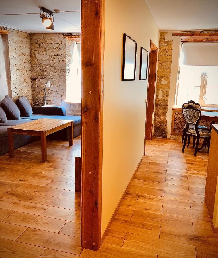Kohtu Apartment Kuressaare Bagian luar foto