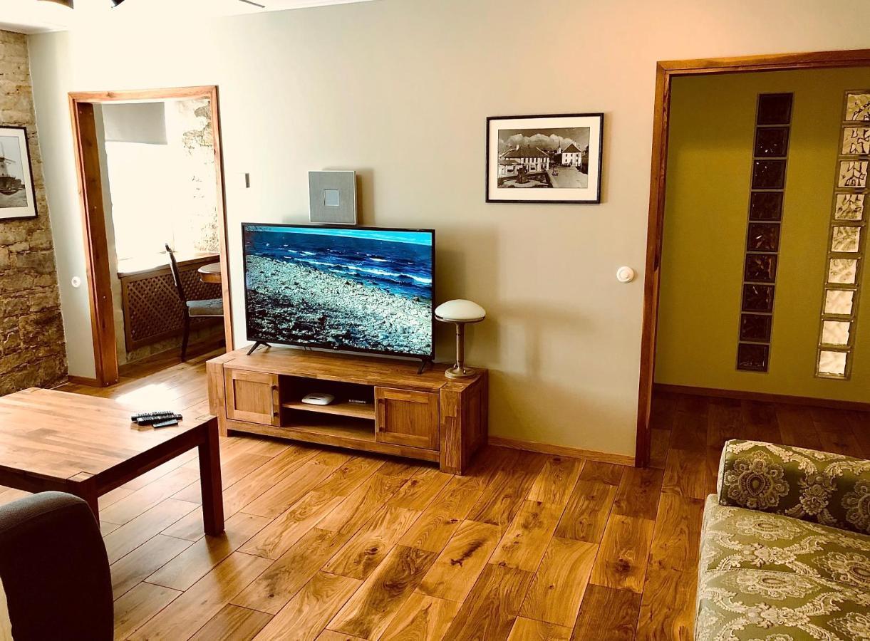 Kohtu Apartment Kuressaare Bagian luar foto