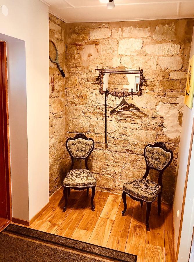 Kohtu Apartment Kuressaare Bagian luar foto
